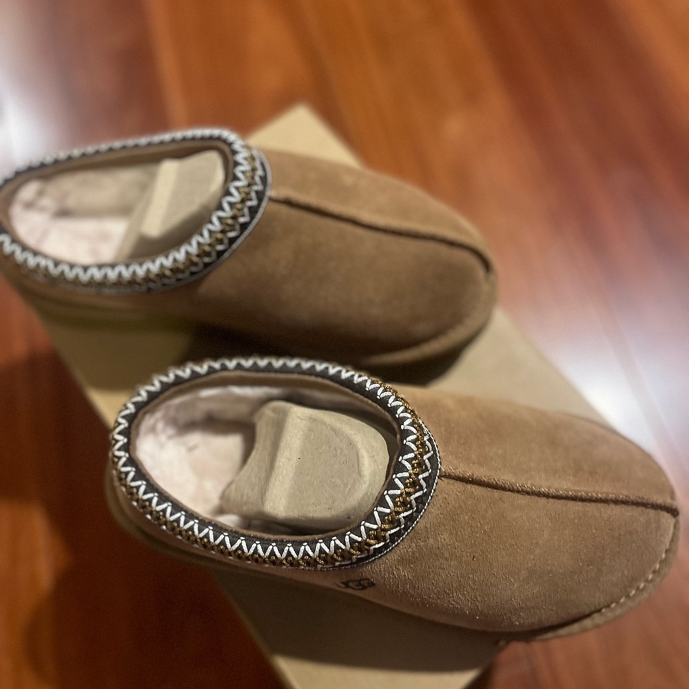 UGG Tasman Slippers in Tan